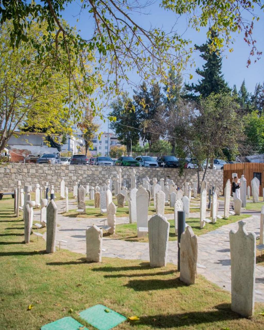 Kuşadası'nda Osmanlı Dönemi Mezar Taşları Açıkhava Sergisi Açıldı