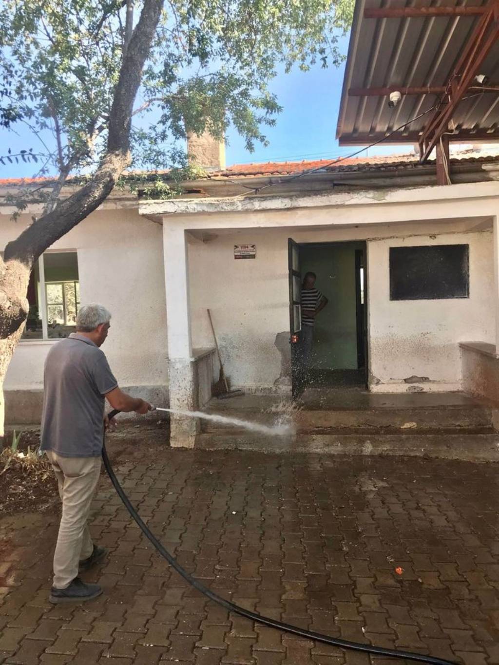 Karacasu Belediyesi Yolaltı Mahallesi'nde Temizlik Çalışmalarına Devam Ediyor