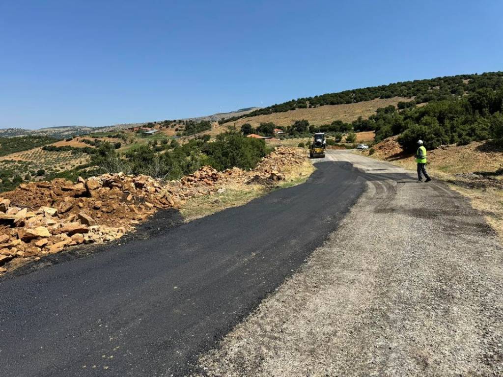 Karacasu Belediyesi'nden Palamutçuk Mahallesi'nde Yol Bakım Onarım Çalışmaları