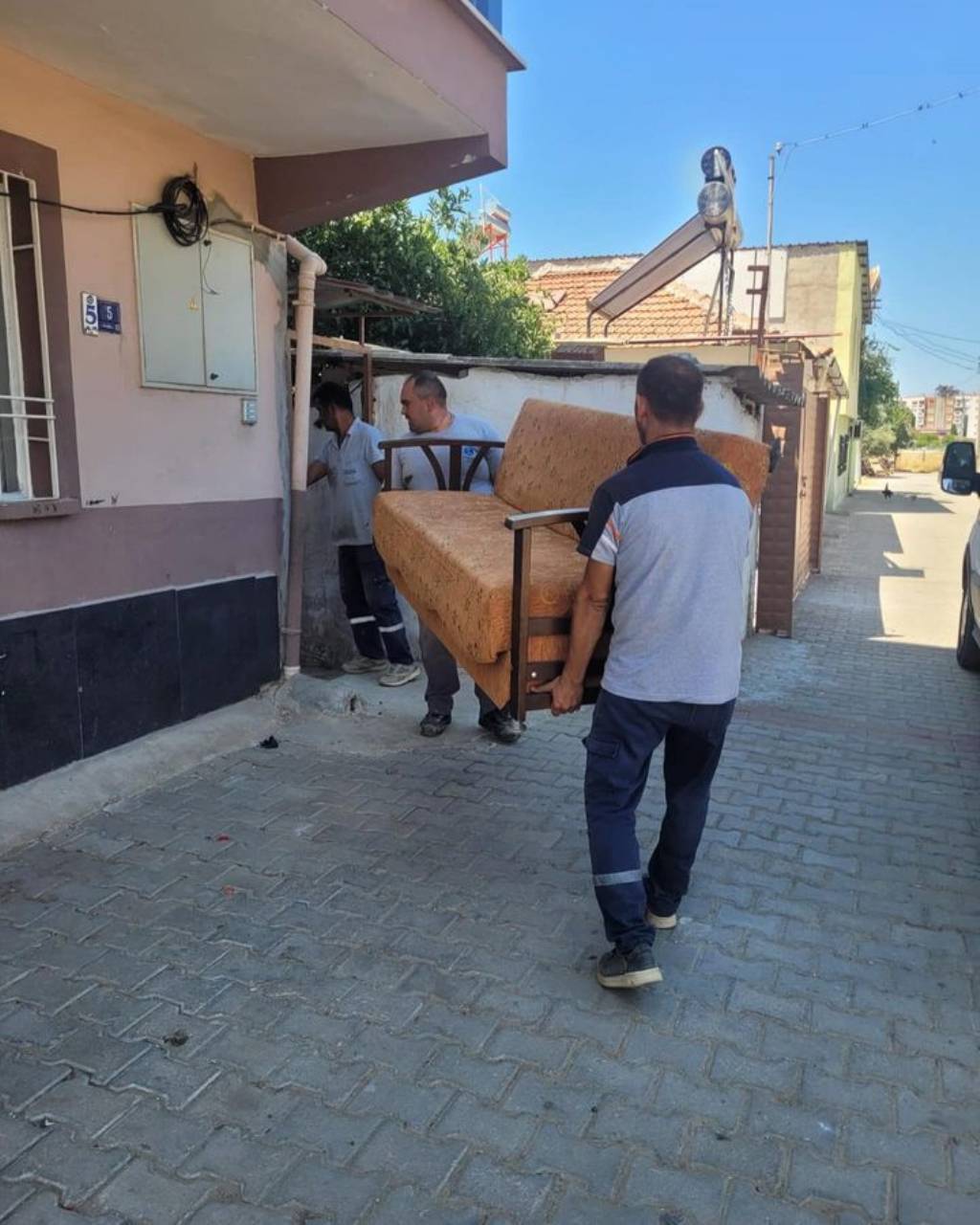 Germencik Belediyesi'nden İhtiyaç Sahiplerine Eşya Yardımı