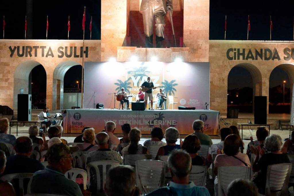 Didim Belediyesi Yaz Etkinlikleri Kapsamında Eğlenceli Bir Akşam Geçirildi