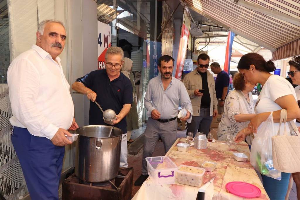 Nazilli Belediye Başkanı Ertuğrul Tetik, Aşure Hayrı Etkinliğine Katıldı