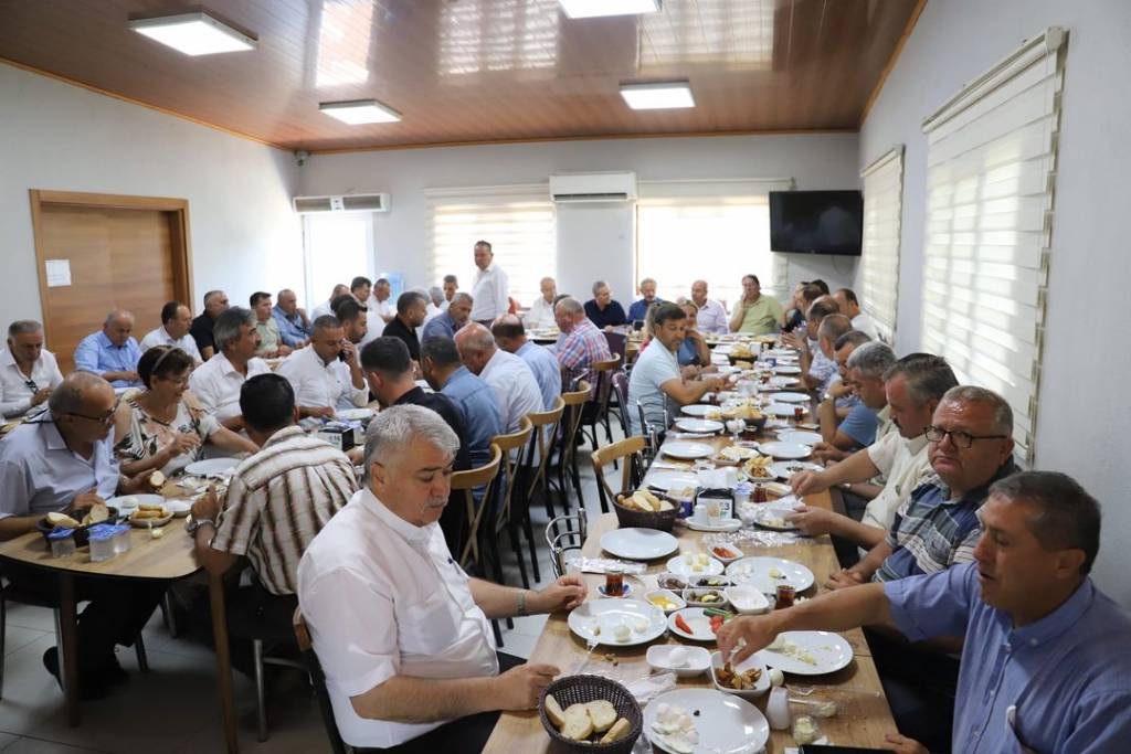 Nazilli Belediye Başkanı Ertuğrul Tetik, Muhtarlarla Kahvaltıda Bir Araya Geldi