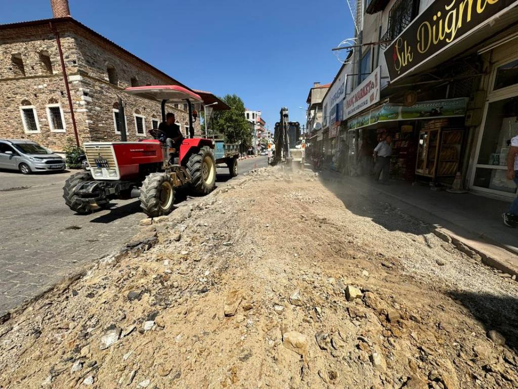 Karacasu Belediyesi Fen İşleri Müdürlüğü'nden Onarım Çalışmaları