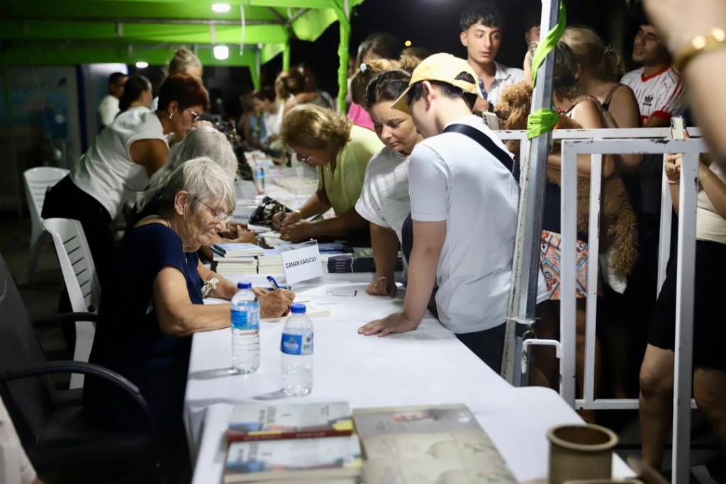 20. Altınkum Yazarlar Festivali Devam Ediyor