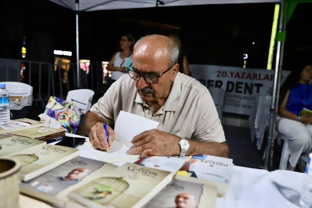 20. Altınkum Yazarlar Festivali Devam Ediyor