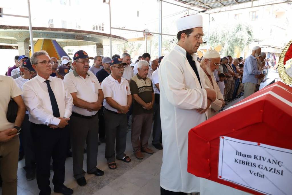 Nazilli Belediye Başkanı Ertuğrul Tetik, Kıbrıs Gazisi İlham Kıvanç'ı Andı