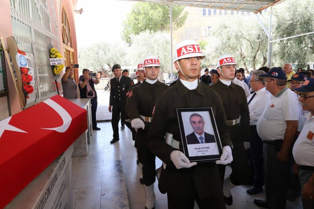 Nazilli Belediye Başkanı Ertuğrul Tetik, Kıbrıs Gazisi İlham Kıvanç'ı Andı