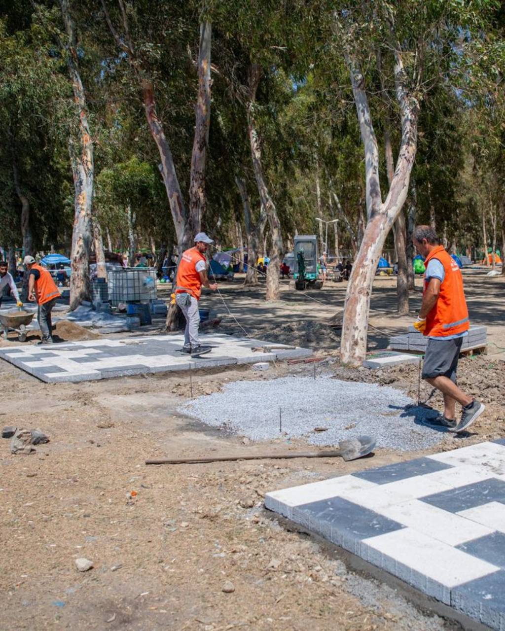 Kuşadası'nda Sevgi Plajı Mesire Alanı Yapımına Başlandı