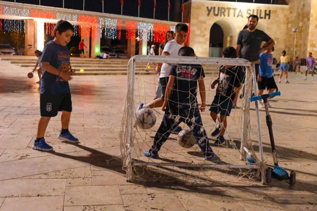 Didim Belediyesi Yaz Etkinlikleri Kapsamında Ritim Grubu Konseri Düzenliyor