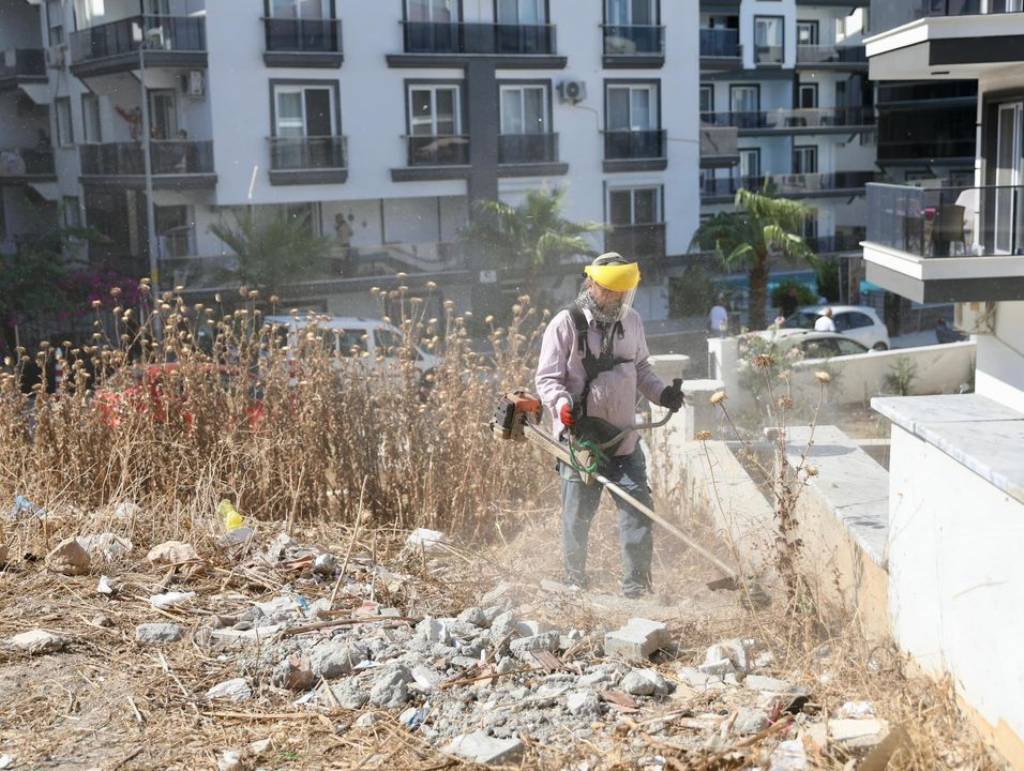 Didim Belediyesi Hisar Mahallesi'nde Temizlik ve Bakım Çalışmalarına Devam Ediyor