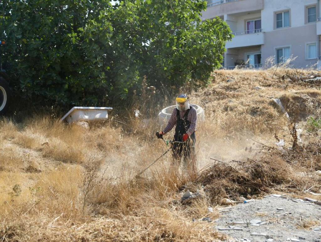 Didim Belediyesi Hisar Mahallesi'nde Temizlik ve Bakım Çalışmalarına Devam Ediyor