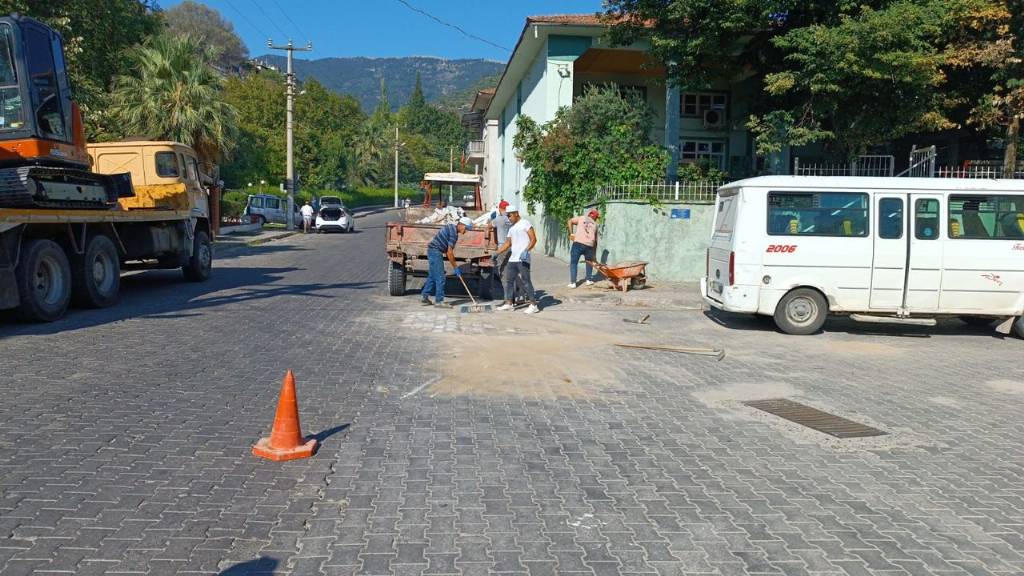 Bozdoğan'da Yol Bakım ve Onarım Çalışmaları Devam Ediyor