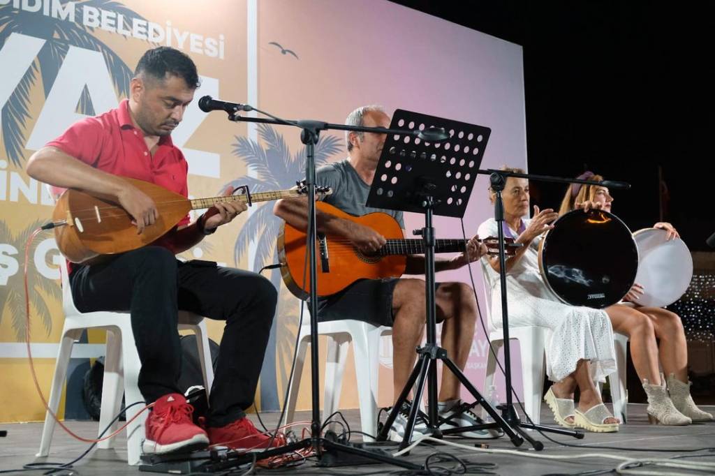 Didim Belediyesi Yaz Etkinlikleri Kapsamında Ritim Grubu Konseri Düzenlendi