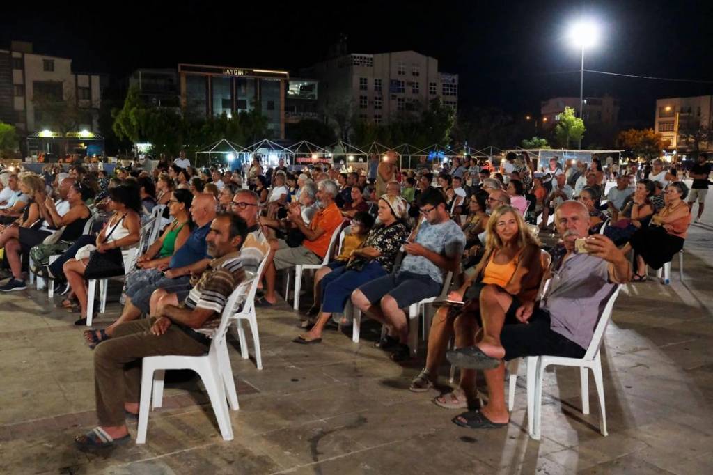 Didim Belediyesi Yaz Etkinlikleri Kapsamında Ritim Grubu Konseri Düzenlendi