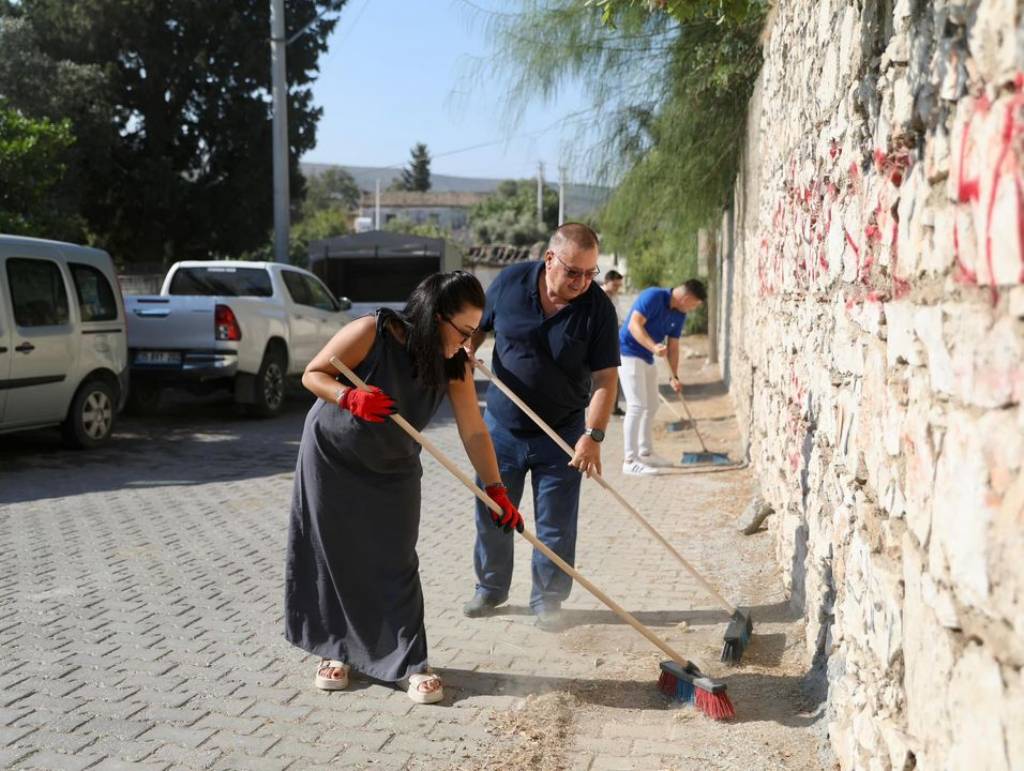 Didim Belediyesi, Batıköy Mahallesi'nde Temizlik Seferberliği Başlattı