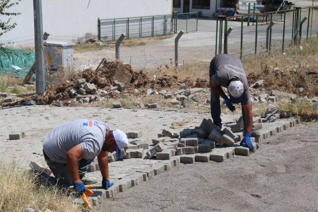 Bozdoğan Belediyesi'nden Yeni Sanayi Sitesine Yol Bakım Çalışmaları