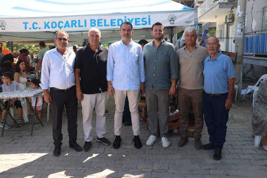 Koçarlı Belediye Başkanı Özgür Arıcı, Begüm Alpsoy'un Düğününe Katıldı