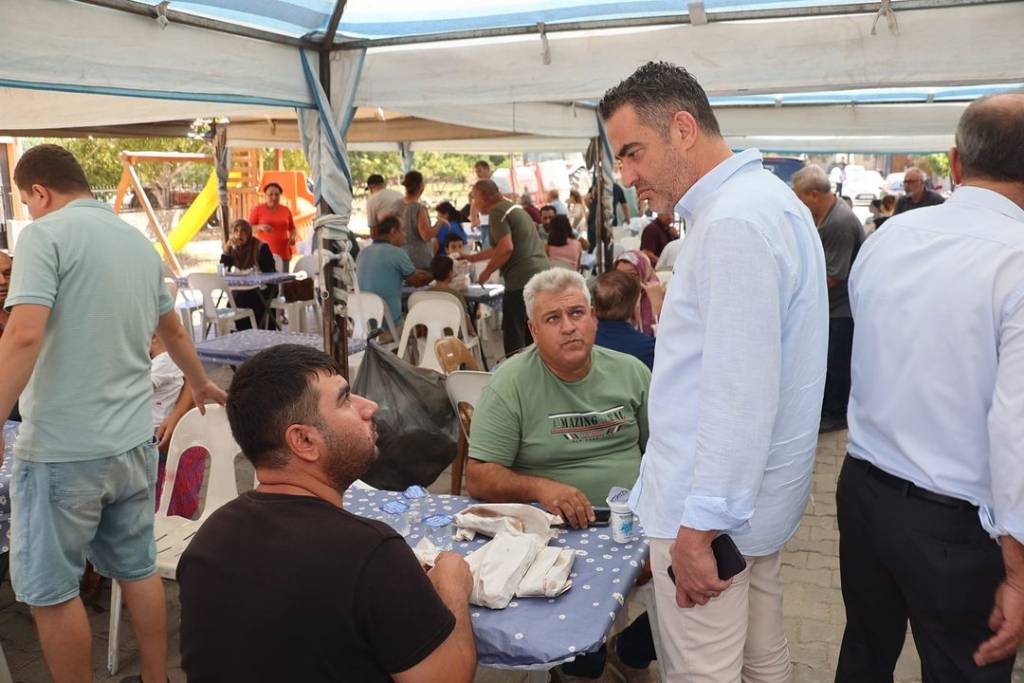 Koçarlı Belediye Başkanı Özgür Arıcı, Begüm Alpsoy'un Düğününe Katıldı