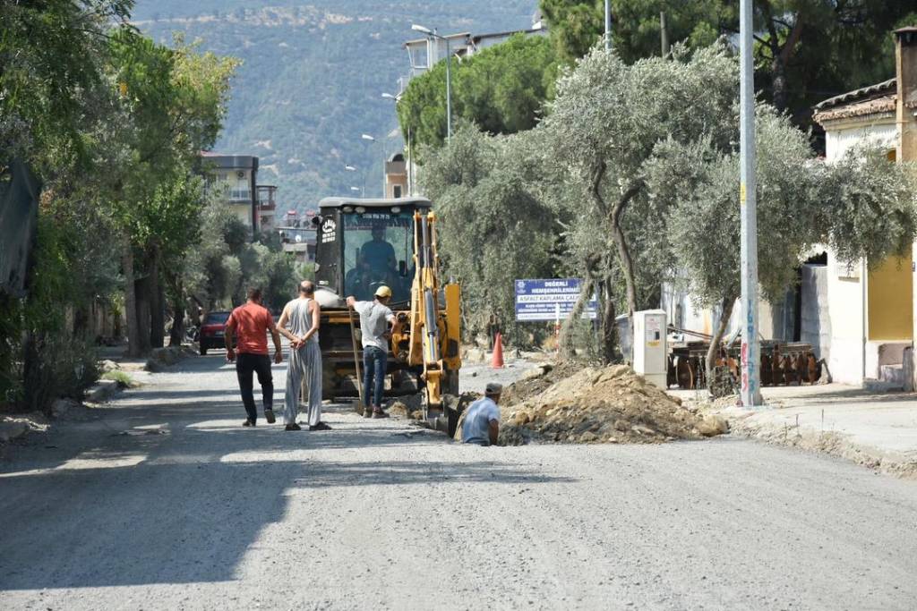 Üç Eylül Mahallesi'nde Doğal Gaz Çalışmaları Hızla Devam Ediyor