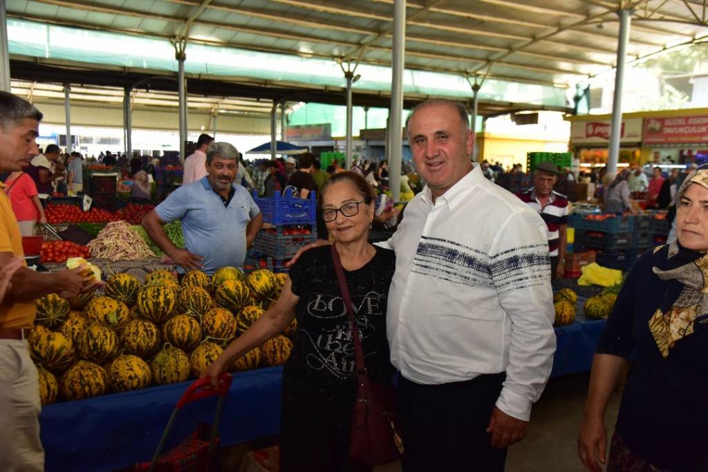 İncirliova Belediye Başkanı Aytekin Kaya, Cuma Pazarında Esnaf ve Vatandaşlarla Buluştu