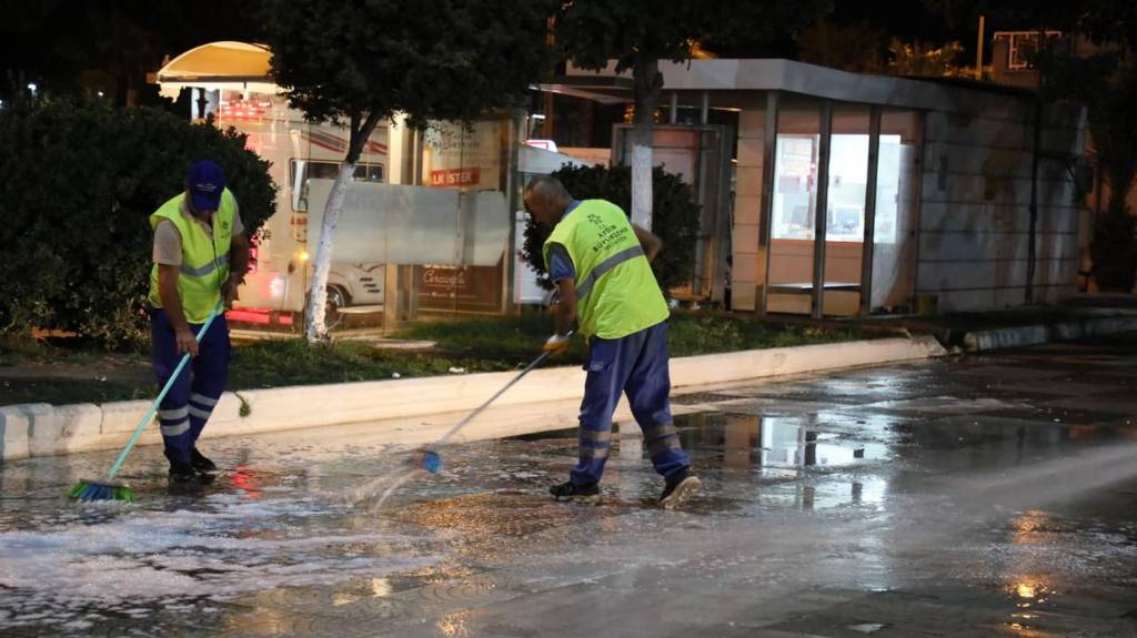 Aydın Büyükşehir Belediyesi İncirliova'yı Temizliyor