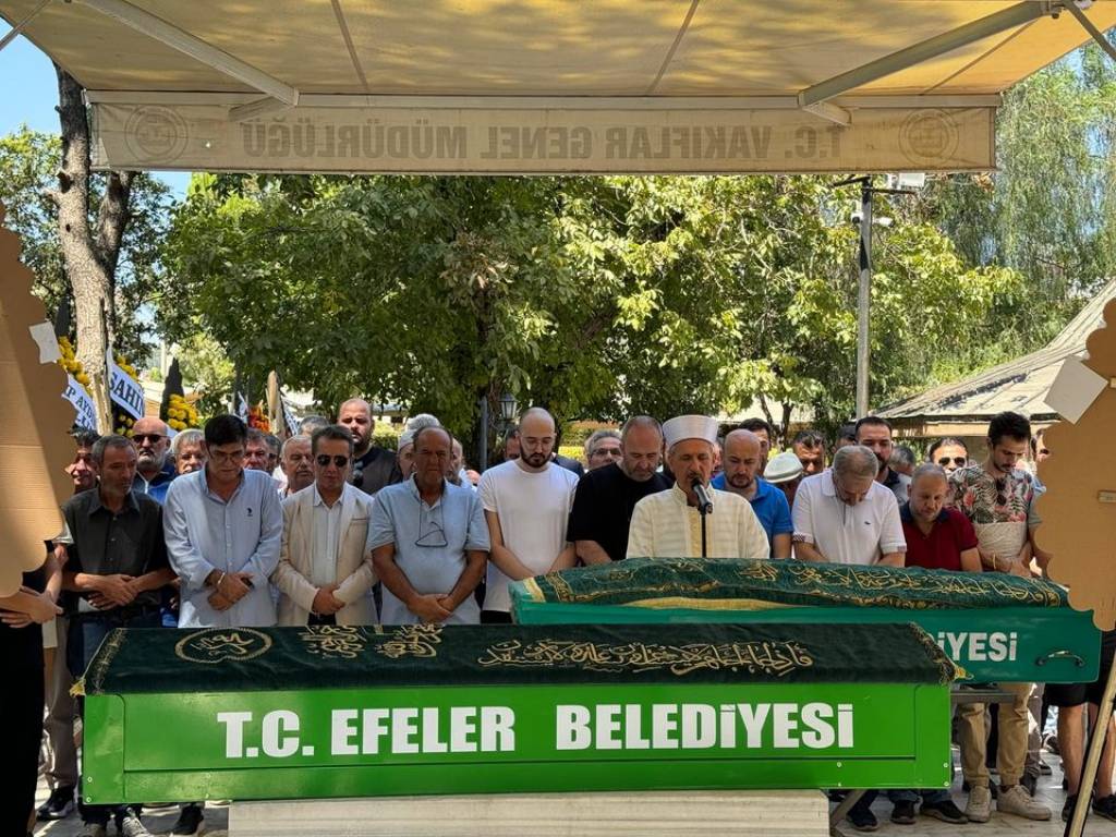 Nazilli Belediye Başkanı Ertuğrul Tetik, Esat Bayırlı'yı Son Yolculuğuna Uğurladı