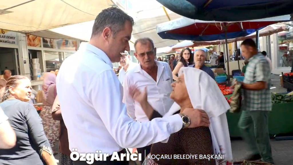 Koçarlı Belediye Başkanı Özgür Arıcı, İlçe Pazarını Ziyaret Etti