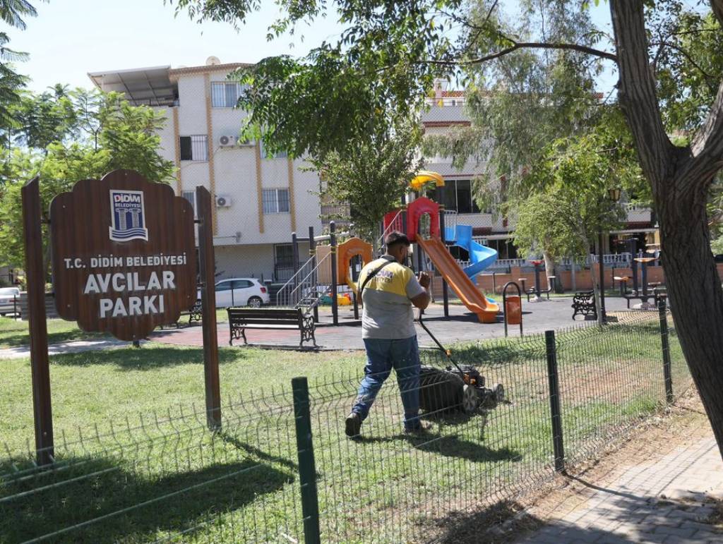 Didim Belediyesi'nden Yeşil Alan ve Park Temizlik Çalışmaları