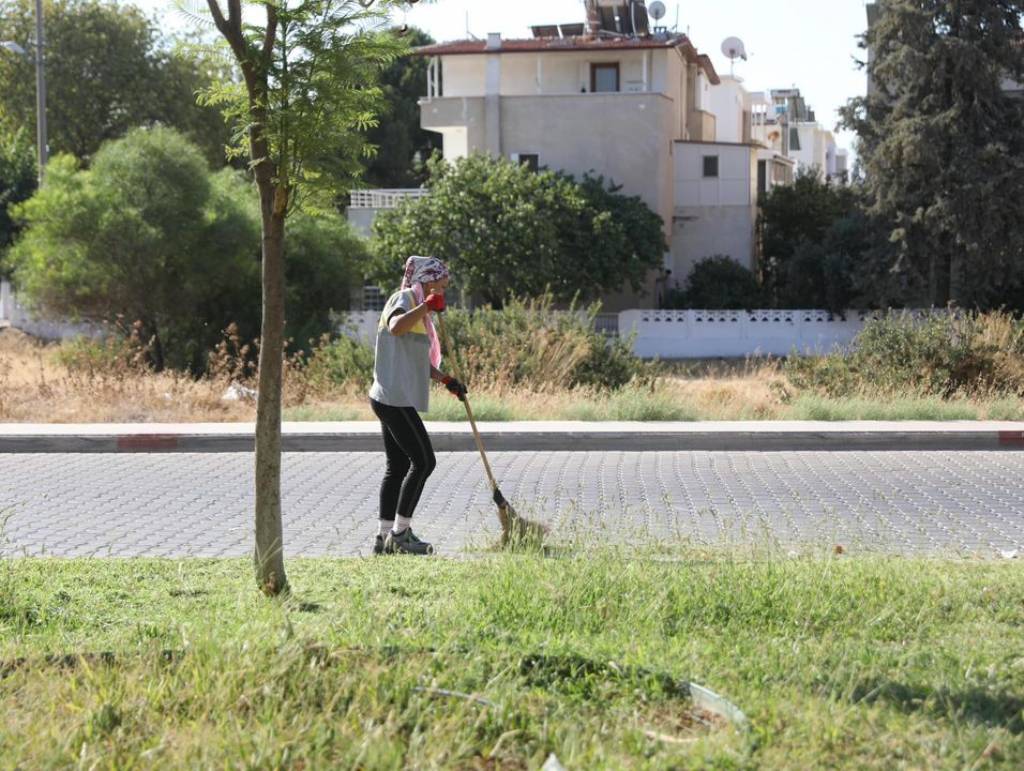 Didim Belediyesi'nden Yeşil Alan ve Park Temizlik Çalışmaları