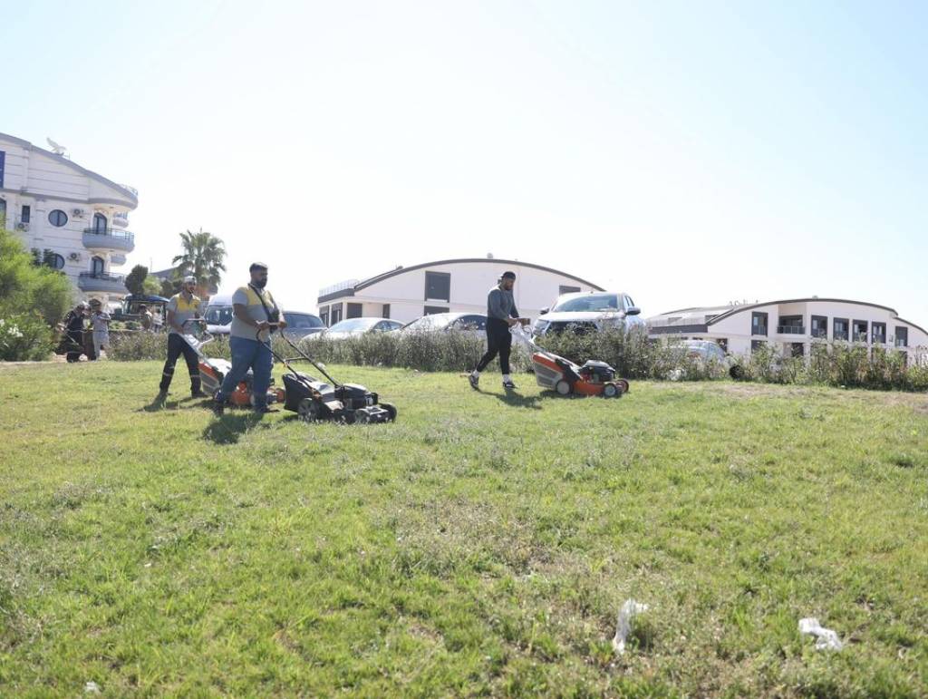 Didim Belediyesi'nden Yeşil Alan ve Park Temizlik Çalışmaları