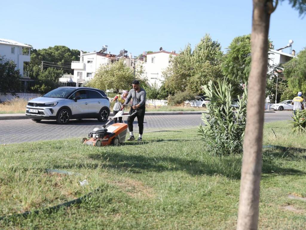 Didim Belediyesi'nden Yeşil Alan ve Park Temizlik Çalışmaları