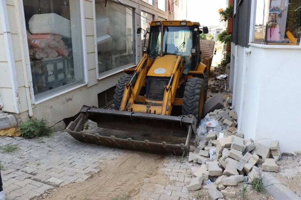 Nazilli Belediyesi İstiklal Mahallesi'nde Yol Yenileme Çalışmalarına Devam Ediyor