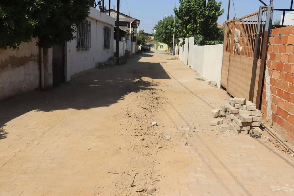 Nazilli Belediyesi İstiklal Mahallesi'nde Yol Yenileme Çalışmalarına Devam Ediyor