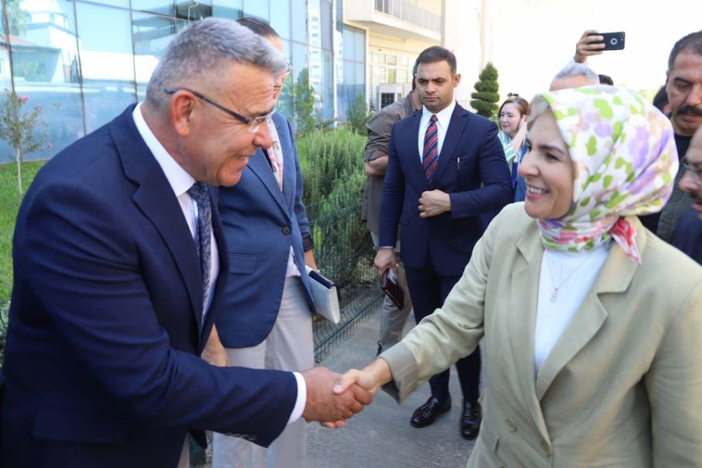 Köşk Belediye Başkanı Nuri Güler, Aile ve Sosyal Hizmetler Bakanı Mahinur Özdemir Göktaş'ı Ağırladı