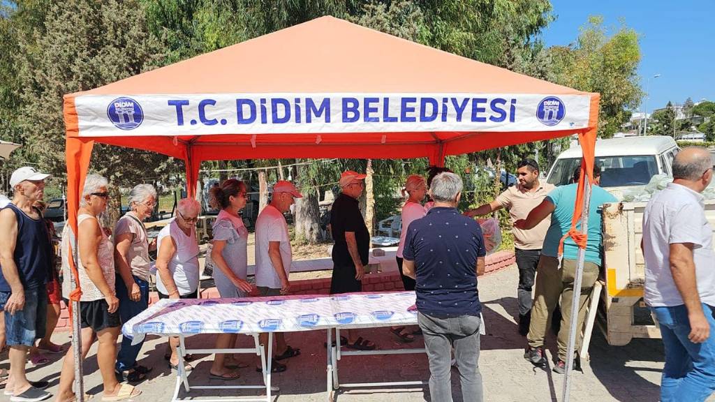 Didim Belediyesi Ücretsiz Sebze Dağıttı