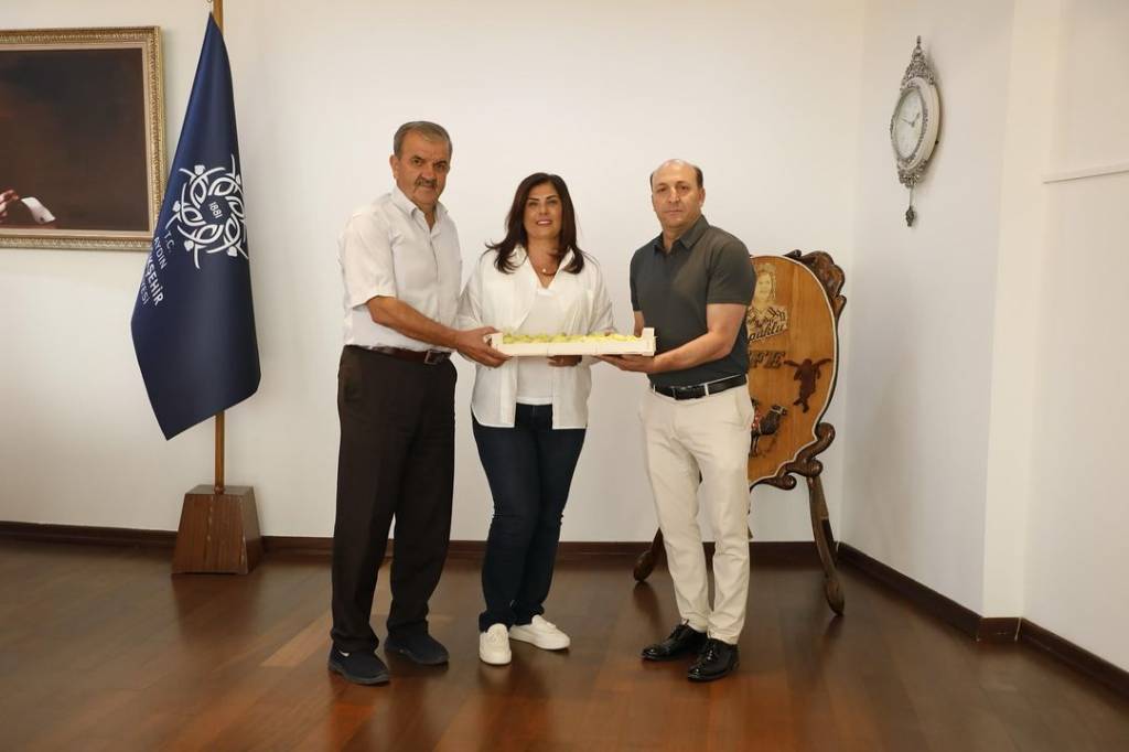 Özlem Çerçioğlu, Akçaköy Mahallesi Muhtarı Vedat Kuruş'u Ağırladı