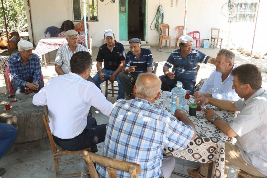 Koçarlı Belediye Başkanı Özgür Arıcı, Kullar Mahallesi'nde Hemşerileriyle Buluştu