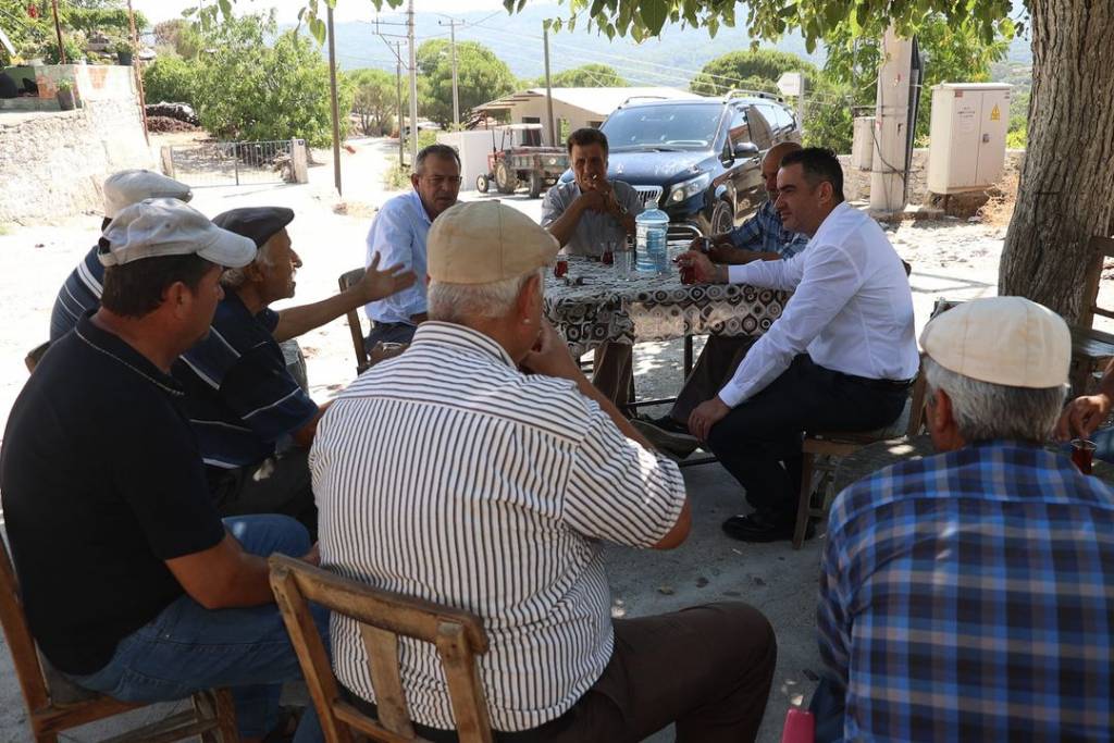 Koçarlı Belediye Başkanı Özgür Arıcı, Kullar Mahallesi'nde Hemşerileriyle Buluştu