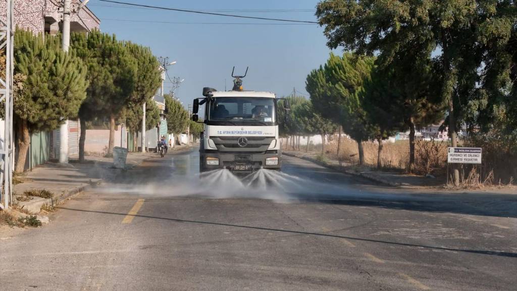 Aydın Büyükşehir Belediyesi Temizlik Çalışmalarına Devam Ediyor