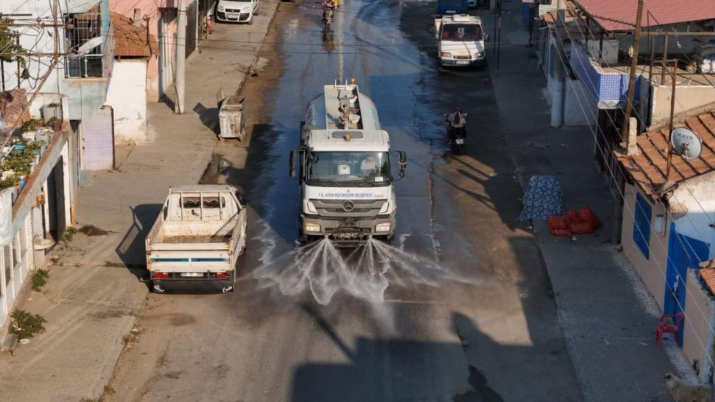 Aydın Büyükşehir Belediyesi Temizlik Çalışmalarına Devam Ediyor