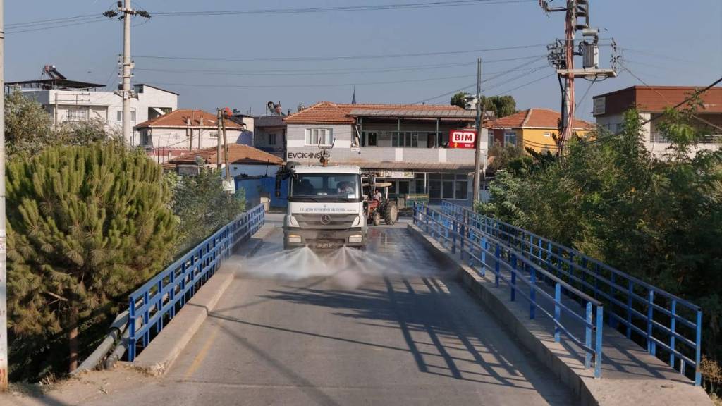 Aydın Büyükşehir Belediyesi Temizlik Çalışmalarına Devam Ediyor