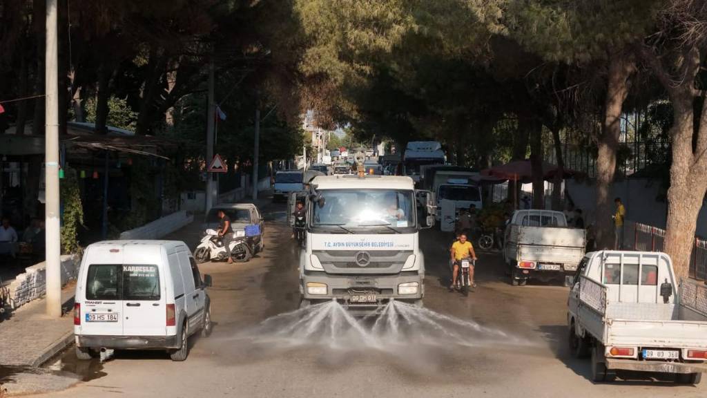 Aydın Büyükşehir Belediyesi Temizlik Çalışmalarına Devam Ediyor