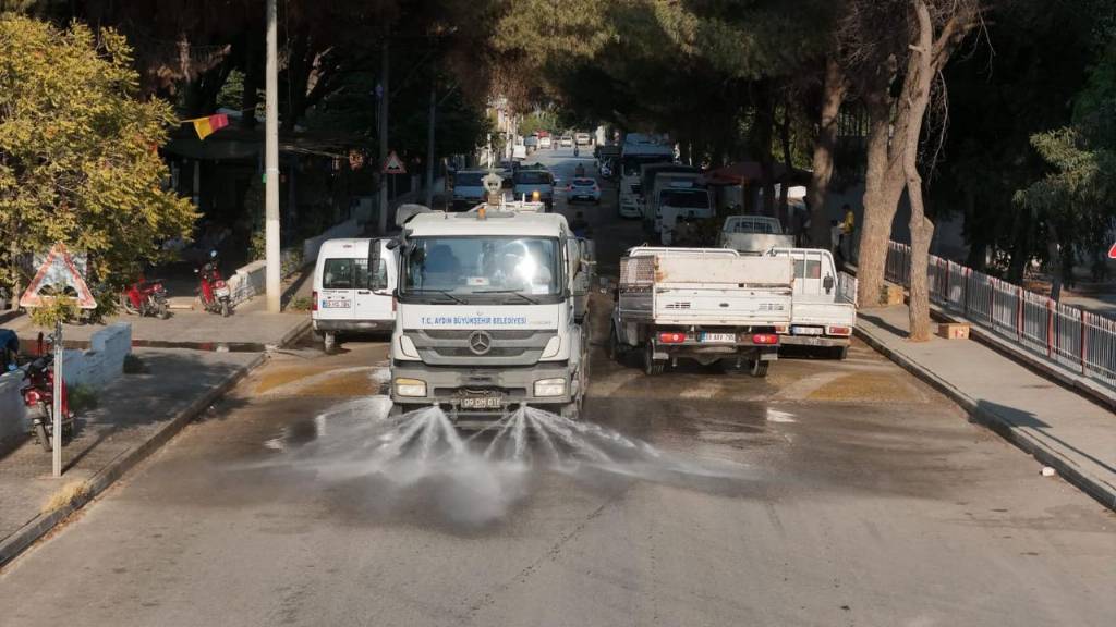 Aydın Büyükşehir Belediyesi Temizlik Çalışmalarına Devam Ediyor