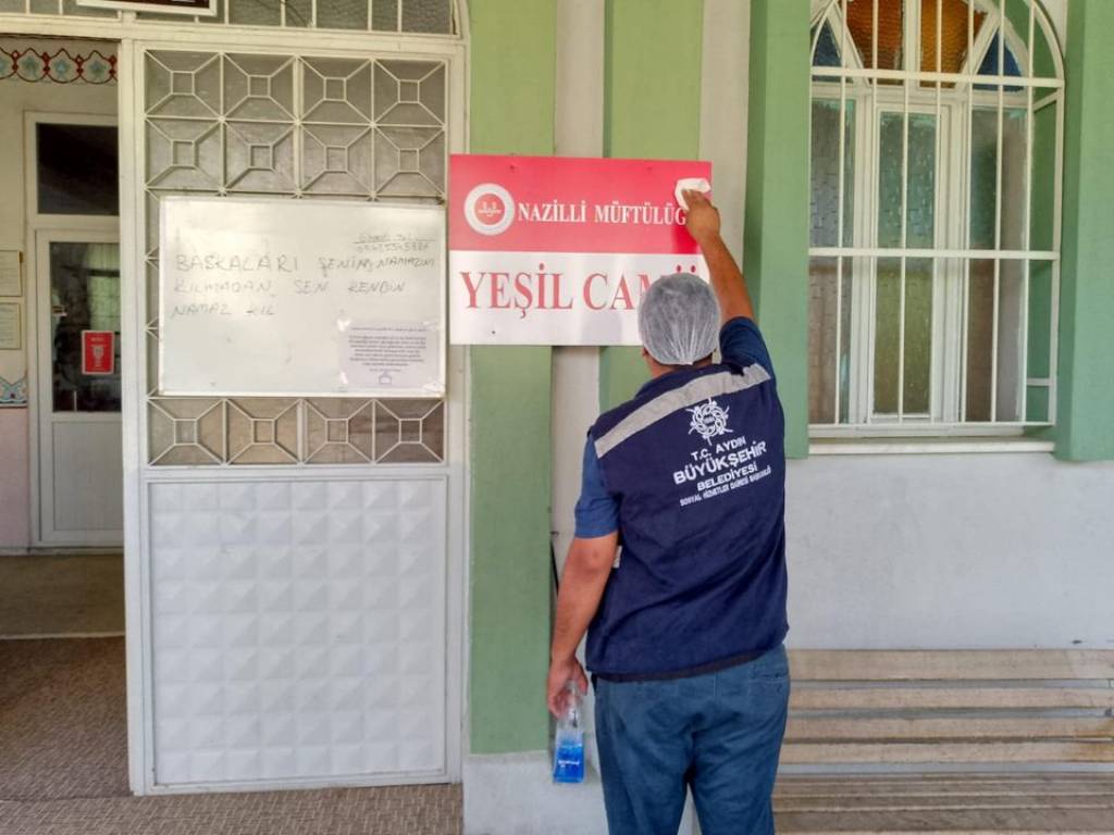 Aydın Büyükşehir Belediyesi'nden Camilerde Hijyenik Temizlik Çalışmaları