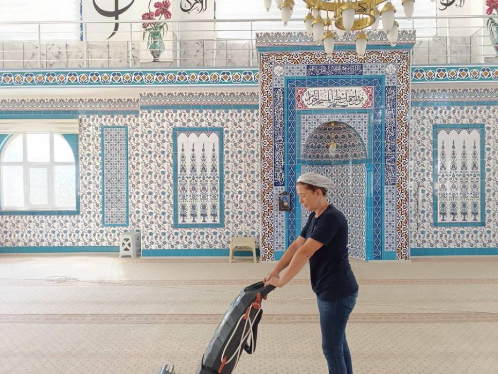 Aydın Büyükşehir Belediyesi'nden Camilerde Hijyenik Temizlik Çalışmaları