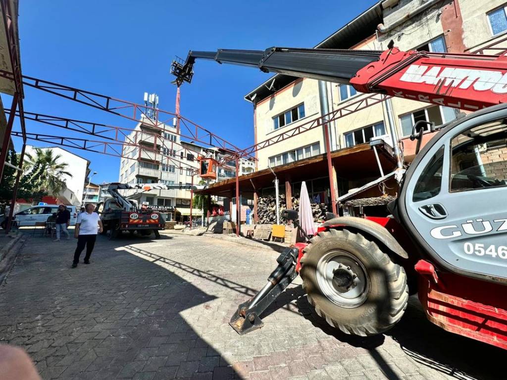 Karacasu Belediyesi'nden Manavlar Sokağı'nda Yenileme Çalışmaları