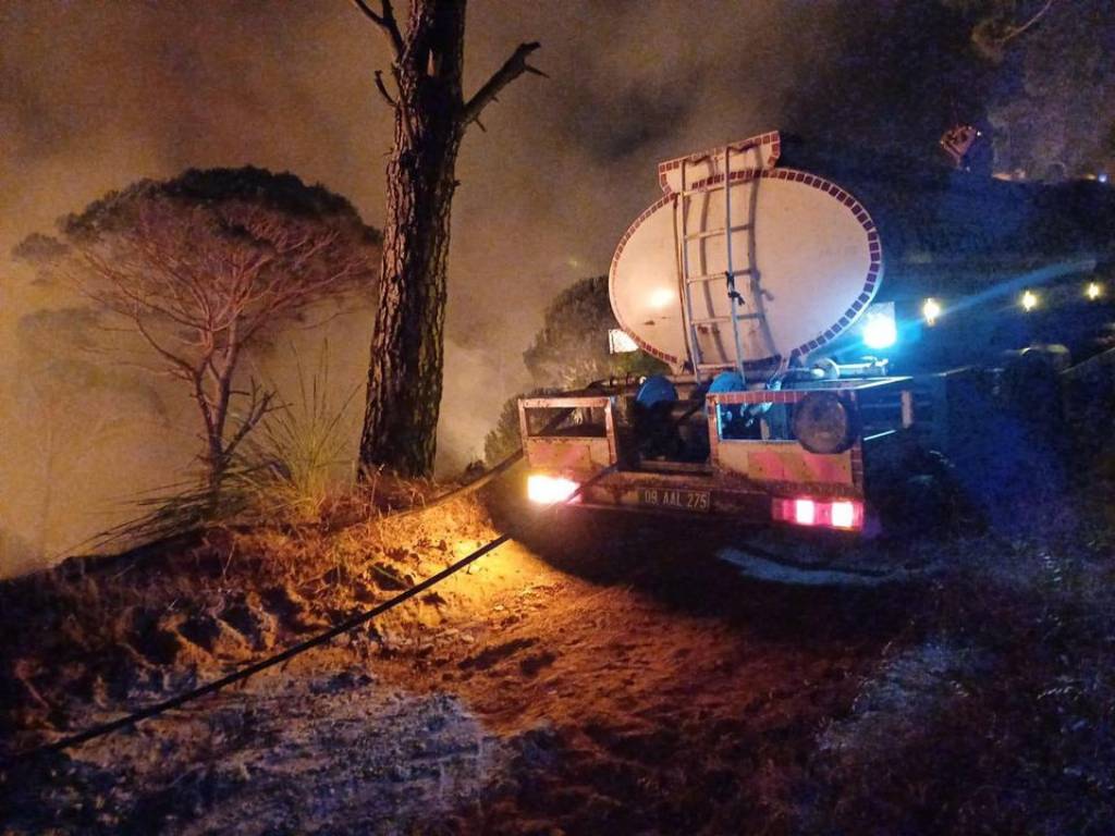 Nazilli Belediyesi, Alhisar Mahallesi Yangınında Etkilenenlere Destek Oluyor