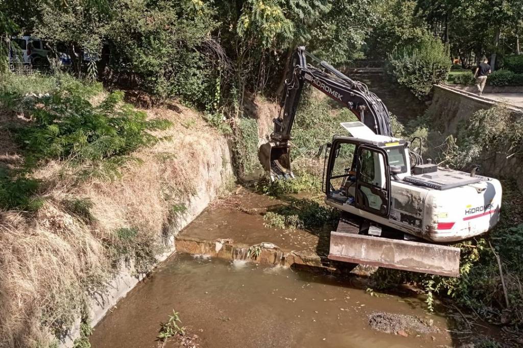 Efeler Belediyesi Tabakhane Deresi'ni Temizledi