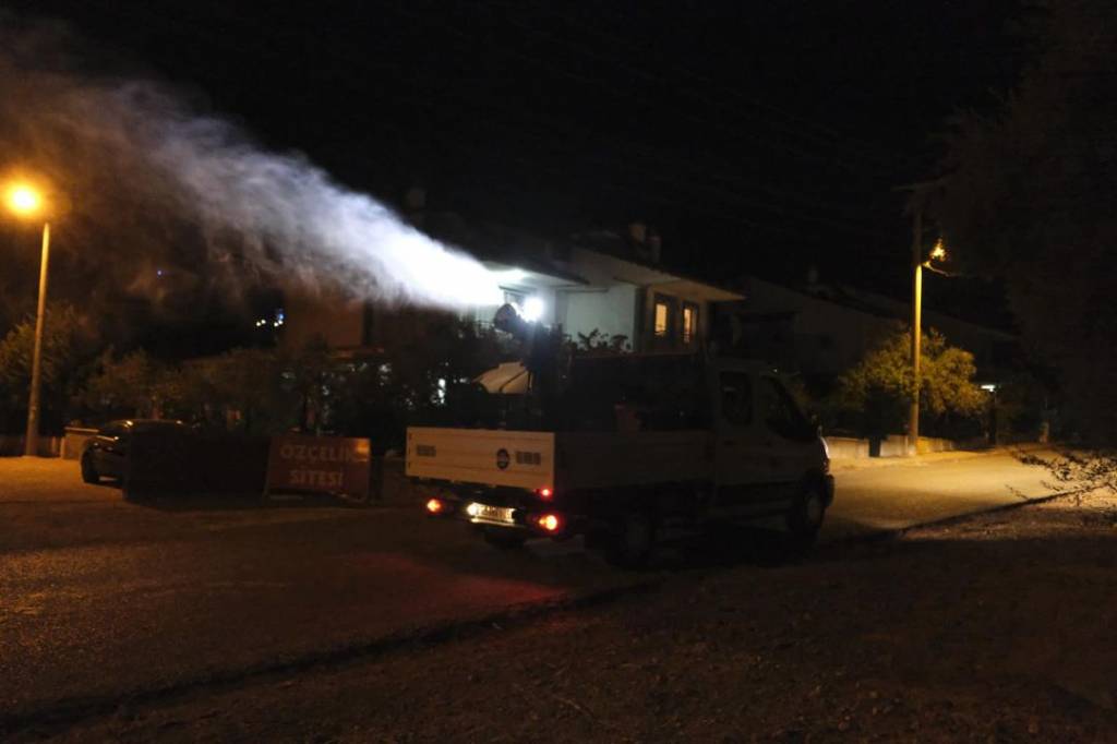 Didim Belediyesi Gece İlaçlama Çalışmalarına Devam Ediyor